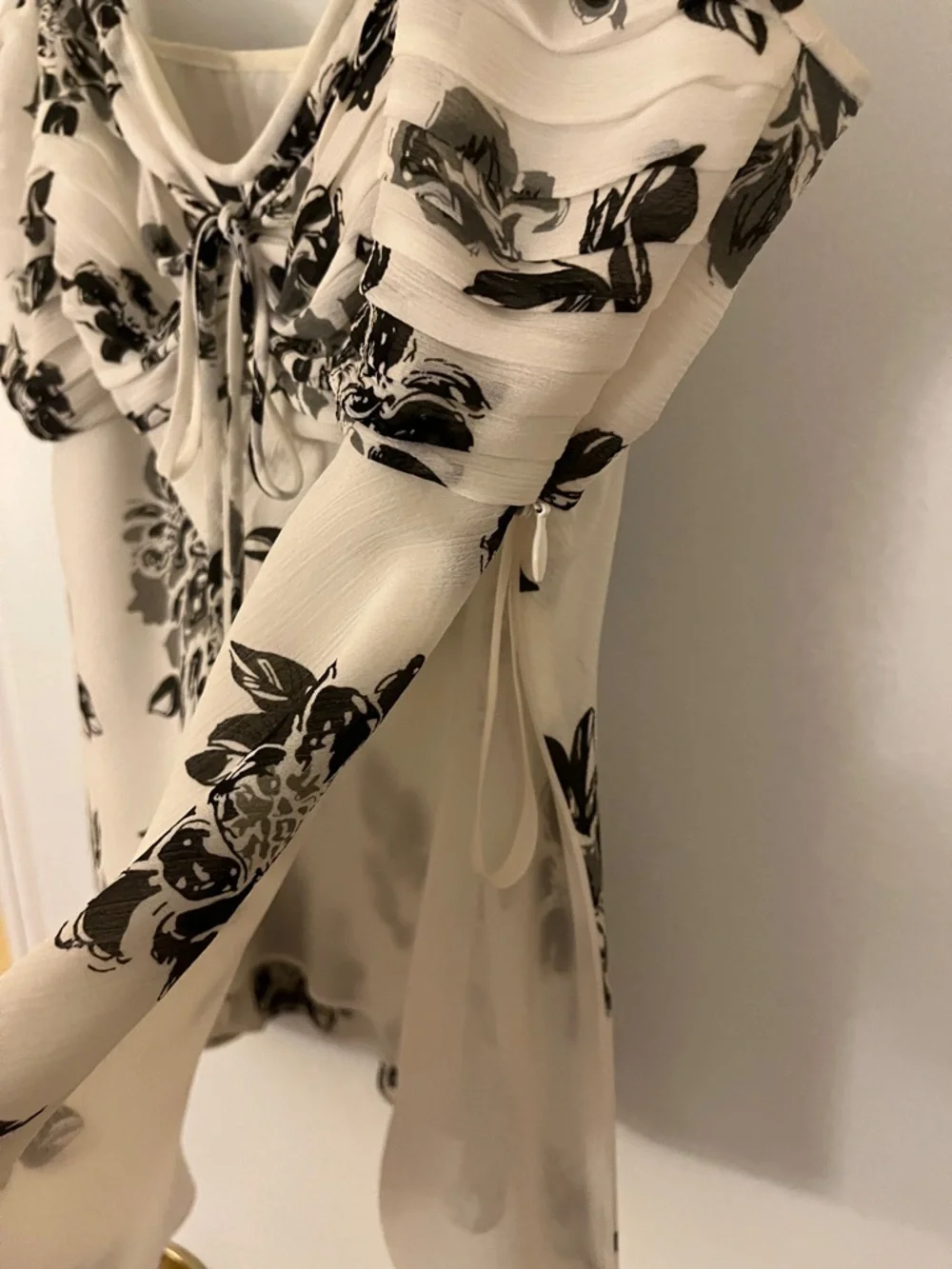 Ann Taylor Cream Floral Tie-Front Camisole - Picture 3 of 4